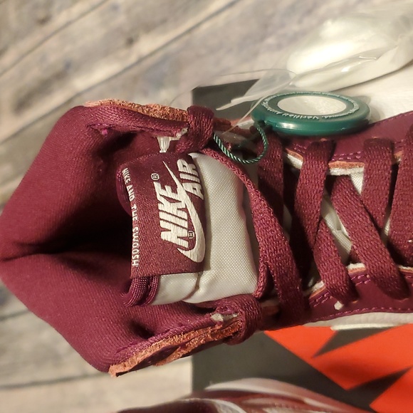 NIB AUTHENTIC Nike Men's Air Jordan 1 Retro High Bordeaux/White-metallic Silver - Picture 12 of 16